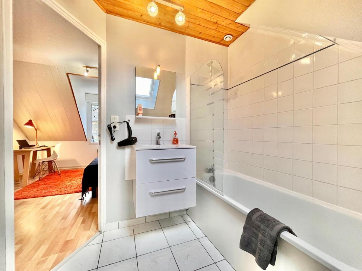 Charmant Duplex Proche De La Gare, Parking Gratuit Laval  Exterior foto